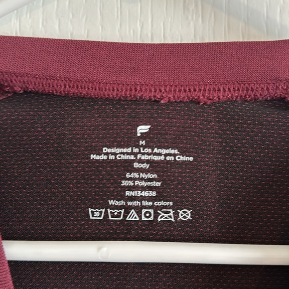 Men’s Medium Red Fabletics Tee - Picture 2 of 3